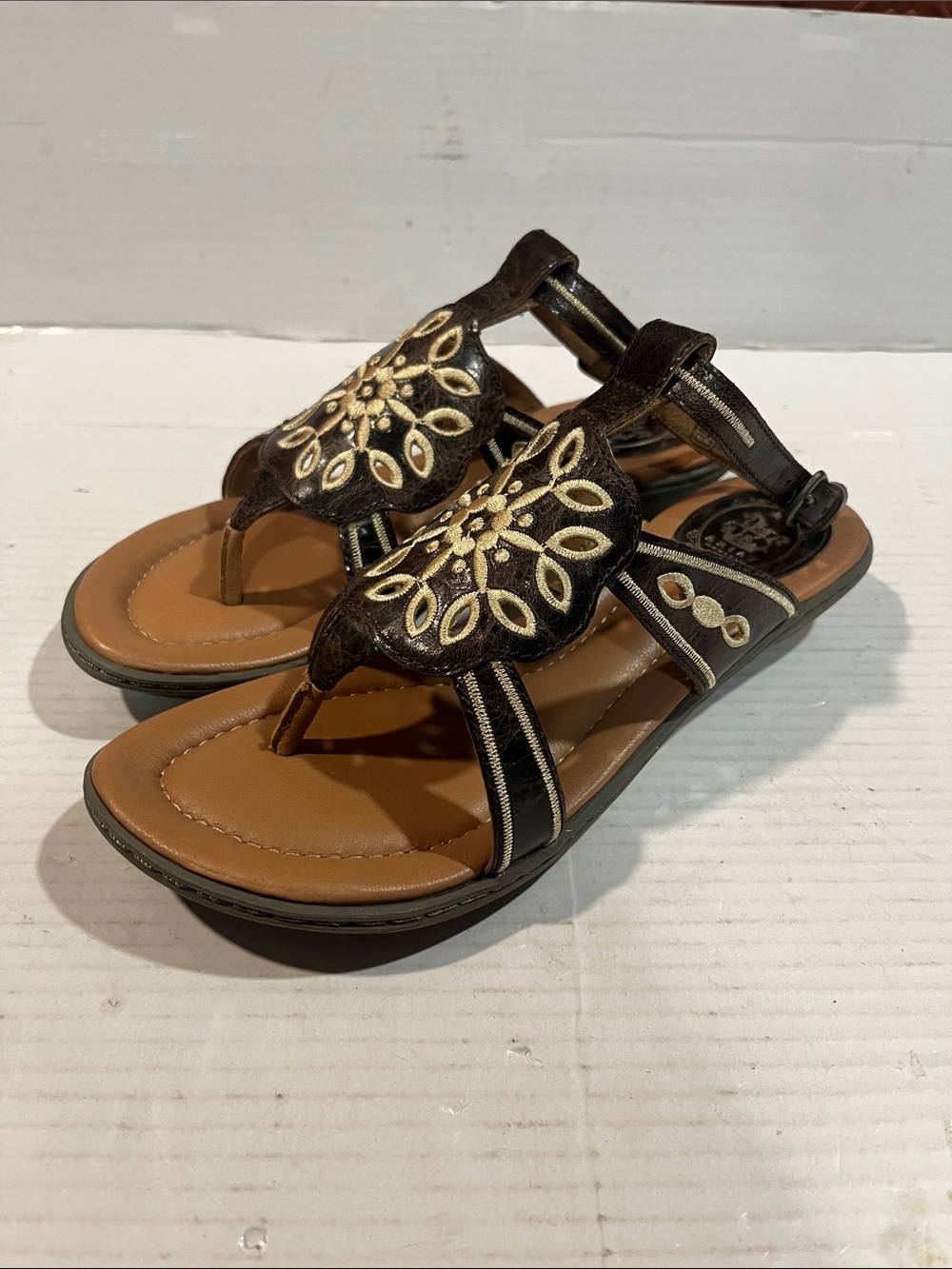 Ariat Brown and Cream Floral Embroidered Thong Sandal